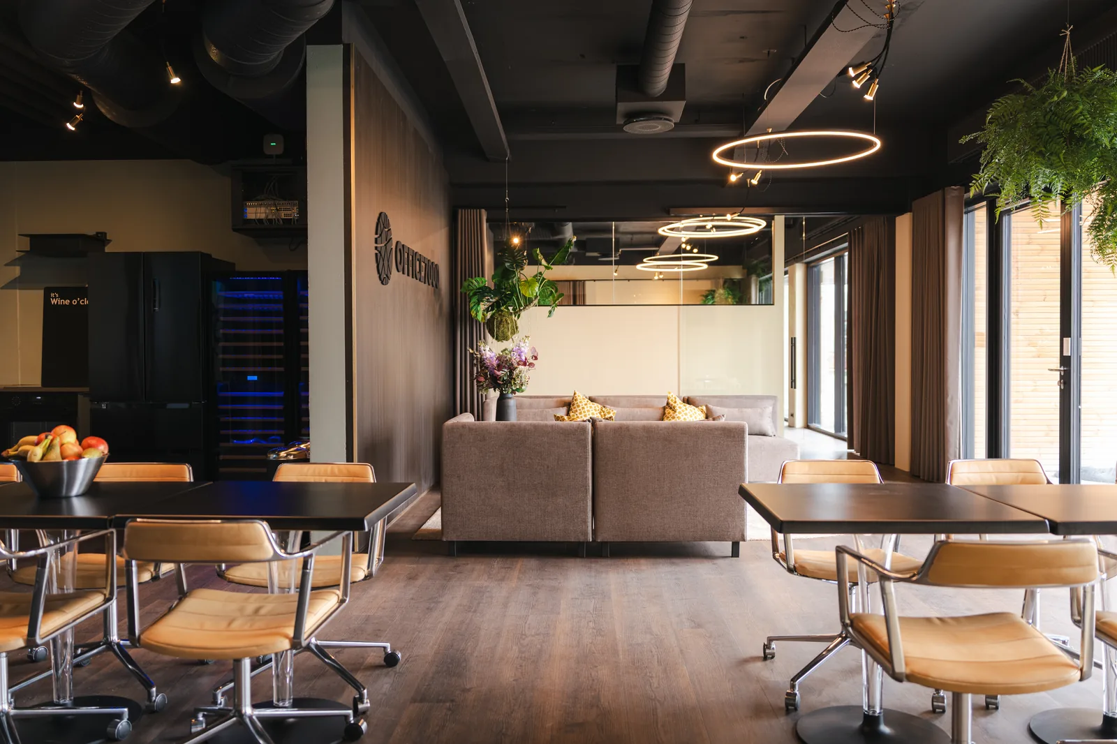 Café og lounge med vinklub
