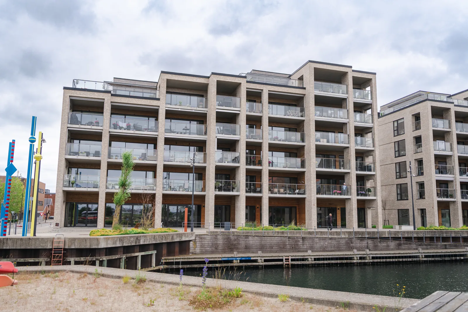 Office7000 bygningen fra havnesiden